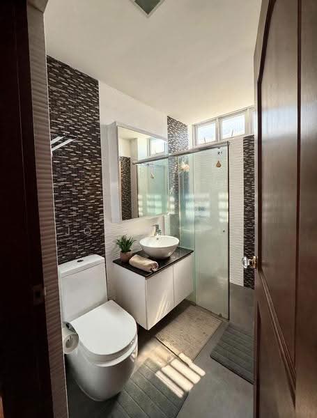 Dyson/Tan Sing Boh Road, Dyson Road, Newton / Novena, 4 Bedrooms, 4,200 sqft, Detached House For Sale, by Jordan Pek, 500245662 - Bathroom - PropertyGuru.com.sg