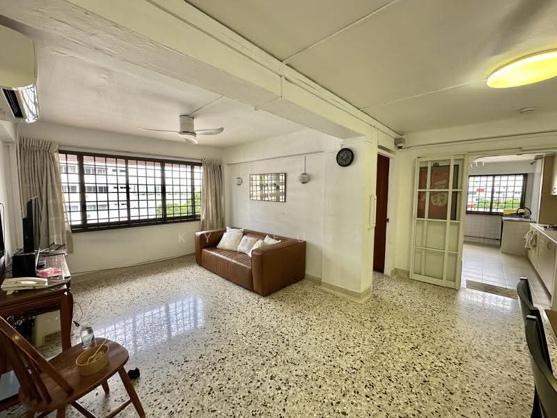 36 Teban Gardens Road, 36 Teban Gardens Road, 2 Bedrooms, 796 sqft, HDB Flat For Sale, by Kye Fung, 500245712 - Living Room - PropertyGuru.com.sg