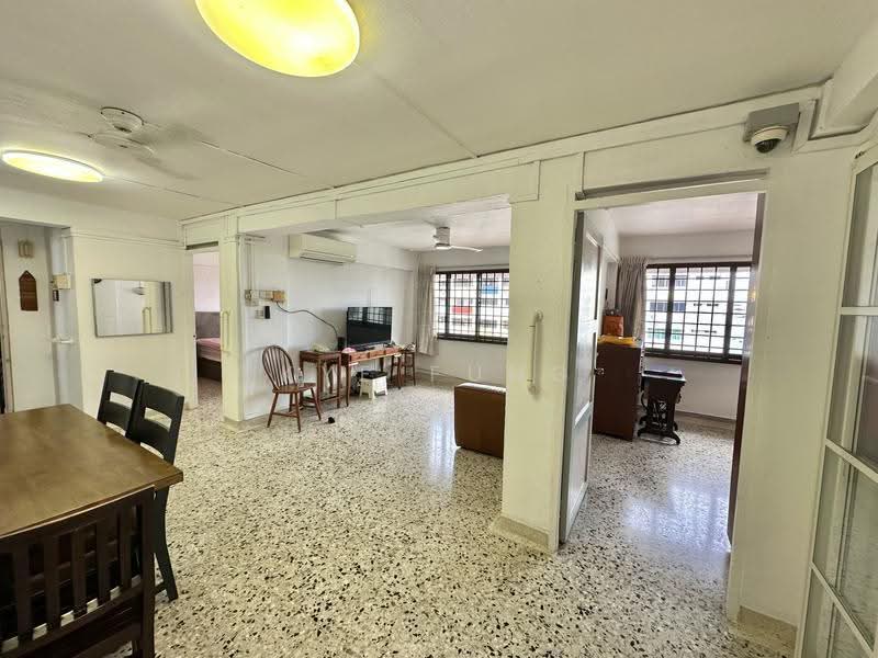 36 Teban Gardens Road, 36 Teban Gardens Road, 2 Bedrooms, 796 sqft, HDB Flat For Sale, by Kye Fung, 500245712 - Living Room - PropertyGuru.com.sg