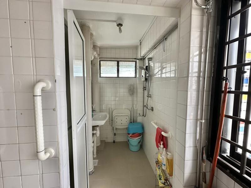 36 Teban Gardens Road, 36 Teban Gardens Road, 2 Bedrooms, 796 sqft, HDB Flat For Sale, by Kye Fung, 500245712 - Bathroom - PropertyGuru.com.sg