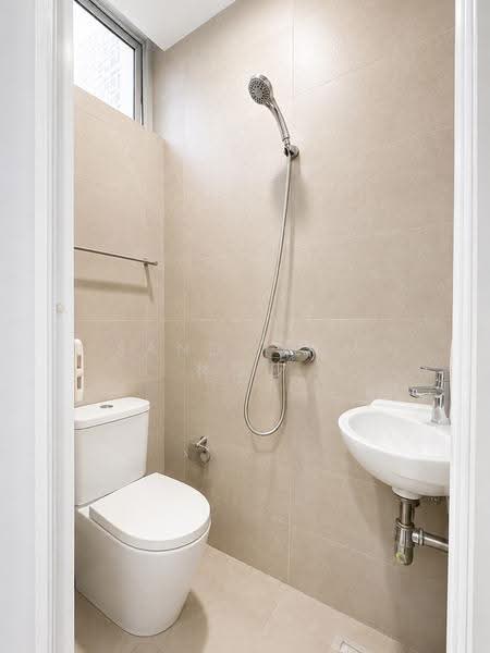 The Meyerise, 97 Meyer Road, 3 Bedrooms, 1,270 sqft, Condominium For Sale, by Sandy Lim 林莎莎, 500245717 - Back Yard Bathroom - PropertyGuru.com.sg