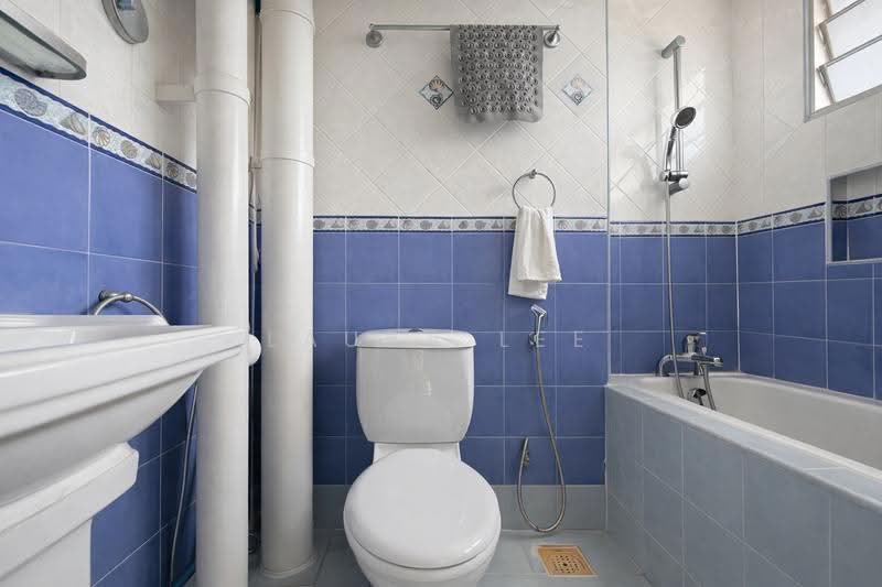 769 Pasir Ris Street 71, 769 Pasir Ris Street 71, Pasir Ris / Tampines, 3 Bedrooms, 1,346 sqft, HDB Flat For Sale, by Laura Lee, 500245719 - Master Bathroom - PropertyGuru.com.sg
