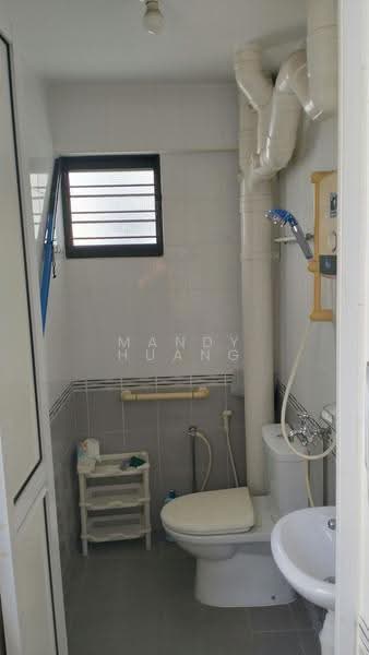 325 Ubi Avenue 1, 325 Ubi Avenue 1, 2 Bedrooms, 688 sqft, HDB Flat For Sale, by Mandy Huang, 500245731 - Bathroom - PropertyGuru.com.sg
