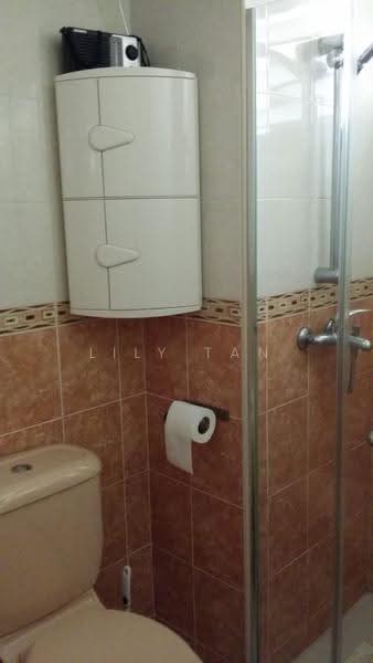 462 Clementi Avenue 3, 462 Clementi Avenue 3, Buona Vista / West Coast / Clementi New Town, Room Rental, 100 sqft, HDB Flat For Rent, by Lily Tan, 500245743 - Bathroom - PropertyGuru.com.sg