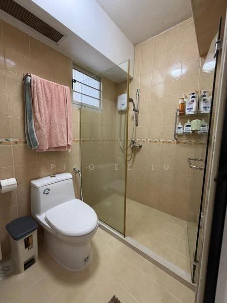 203B Punggol Field, 203B Punggol Field, Hougang / Punggol / Sengkang, 3 Bedrooms, 1,184 sqft, HDB Flat For Sale, by Ping Ee Lu, 500245745 - Bathroom - PropertyGuru.com.sg