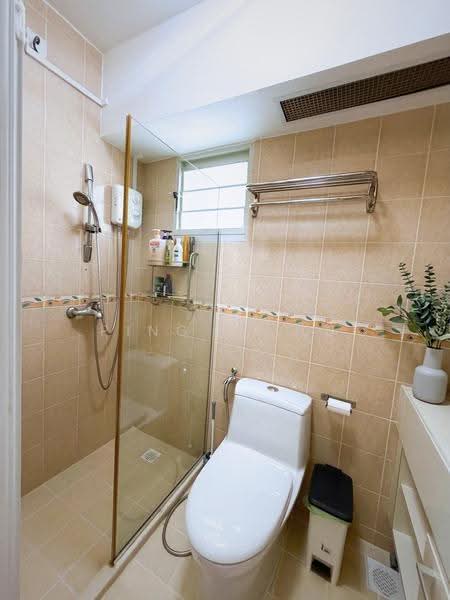 203B Punggol Field, 203B Punggol Field, Hougang / Punggol / Sengkang, 3 Bedrooms, 1,184 sqft, HDB Flat For Sale, by Ping Ee Lu, 500245745 - Bathroom - PropertyGuru.com.sg