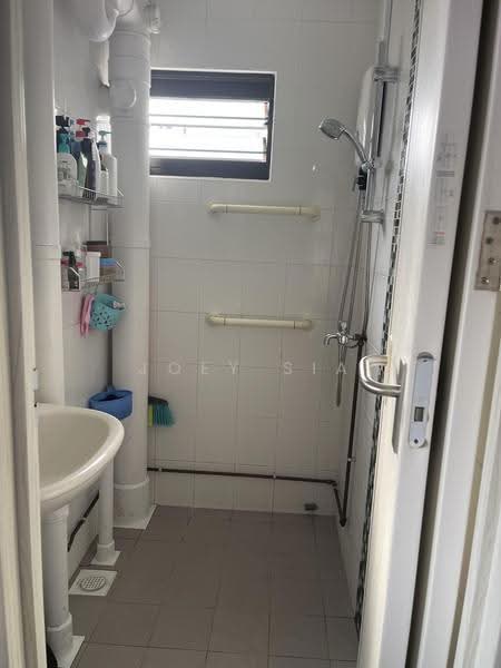 42 Bedok South Road, 42 Bedok South Road, Bedok / Upper East Coast, Room Rental, 107 sqft, HDB Flat For Rent, by Joey Sia, 500245746 - Bathroom - PropertyGuru.com.sg