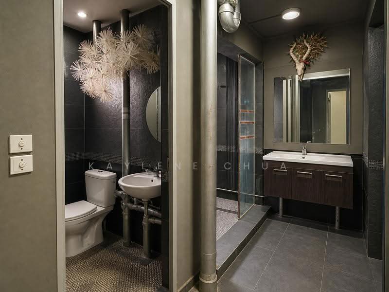 330 Clementi Avenue 2, 330 Clementi Avenue 2, Buona Vista / West Coast / Clementi New Town, 2 Bedrooms, 721 sqft, HDB Flat For Sale, by Kaylene Chua, 500245749 - Bathroom - PropertyGuru.com.sg
