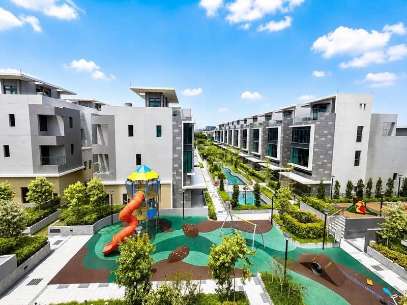 Cheap Brand New Semi-D At Ang Mo Kio, Seletar. Move-in ready, Belgravia Drive, Seletar / Yio Chu Kang, 5 Bedrooms, 4,058 sqft, Semi-Detached House For Sale, by Kai Lin Koh, 500245750 - Playground & Facilities - PropertyGuru.com.sg