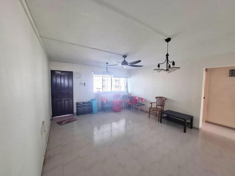 413 Hougang Avenue 10, 413 Hougang Avenue 10, Hougang / Punggol / Sengkang, 3 Bedrooms, 980 sqft, HDB Flat For Sale, by Eddy Ang, 500245751 - Living Room - PropertyGuru.com.sg