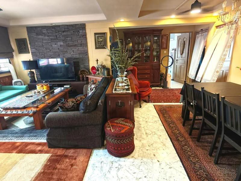 602 Elias Road, 602 Elias Road, 5 Bedrooms, 1,657 sqft, HDB Flat For Sale, by Rozi Faith Naser, 500245784 - Living Room - PropertyGuru.com.sg
