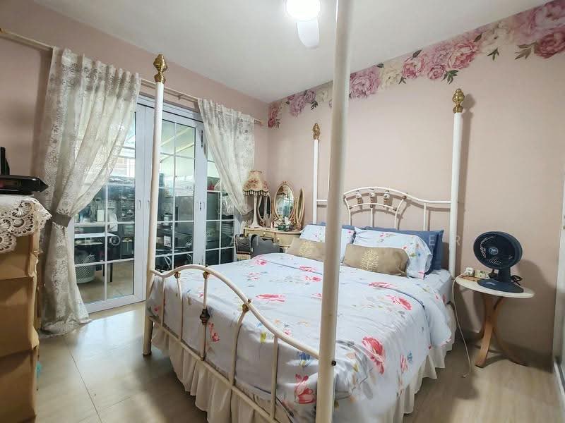 Sembawang Springs Estate, Jalan Salang, Sembawang / Yishun, 5 Bedrooms, 2,700 sqft, Terraced House For Sale, by Rozi Faith Naser, 500245800 - Lvl1 Bedroom - PropertyGuru.com.sg