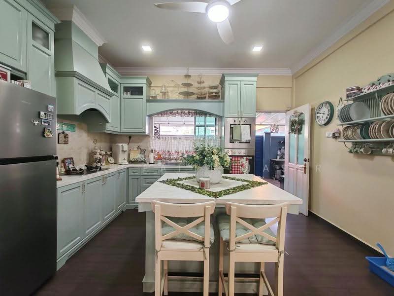 Sembawang Springs Estate, Jalan Salang, Sembawang / Yishun, 5 Bedrooms, 2,700 sqft, Terraced House For Sale, by Rozi Faith Naser, 500245800 - Kitchen - PropertyGuru.com.sg