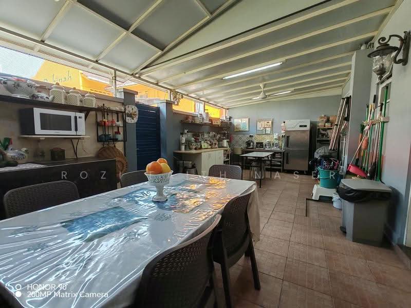 Sembawang Springs Estate, Jalan Salang, Sembawang / Yishun, 5 Bedrooms, 2,700 sqft, Terraced House For Sale, by Rozi Faith Naser, 500245800 - Kitchen - PropertyGuru.com.sg