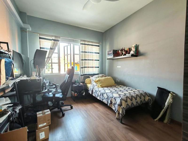 Sembawang Springs Estate, Jalan Salang, Sembawang / Yishun, 5 Bedrooms, 2,700 sqft, Terraced House For Sale, by Rozi Faith Naser, 500245800 - Bedroom - PropertyGuru.com.sg