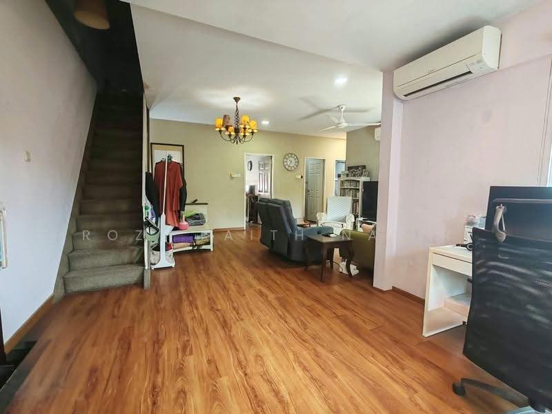 Sembawang Springs Estate, Jalan Salang, Sembawang / Yishun, 5 Bedrooms, 2,700 sqft, Terraced House For Sale, by Rozi Faith Naser, 500245800 - Living Room - PropertyGuru.com.sg