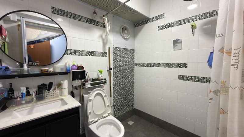 258A Punggol Field, 258A Punggol Field, 3 Bedrooms, 1,001 sqft, HDB Flat For Sale, by Edmund Tan, 500245805 - Common toilet - PropertyGuru.com.sg