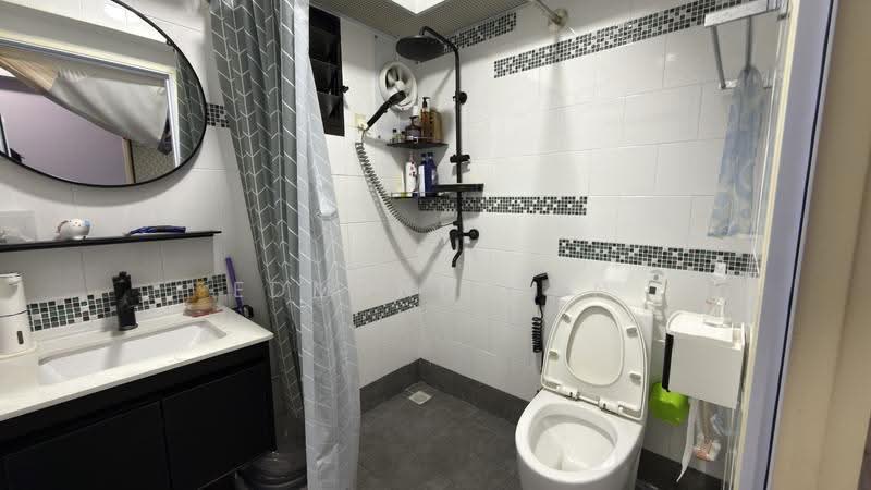 258A Punggol Field, 258A Punggol Field, 3 Bedrooms, 1,001 sqft, HDB Flat For Sale, by Edmund Tan, 500245805 - Master toilet - PropertyGuru.com.sg