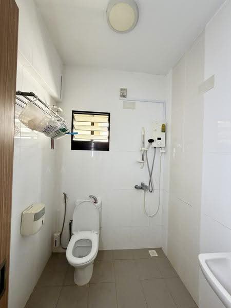 468B Bukit Batok West Avenue 9, 468B Bukit Batok West Avenue 9, Dairy Farm / Bukit Panjang / Choa Chu Kang, 1 Bedroom, 506 sqft, HDB Flat For Sale, by Aaron Loon, 500245808 - Bathroom - PropertyGuru.com.sg
