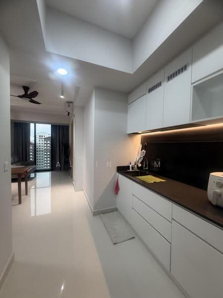 Midtown Residences, 1189 Upper Serangoon Road, 2 Bedrooms, 883 sqft, Condominium For Rent, by Alvin Lim, 500245843 - Kitchen - PropertyGuru.com.sg