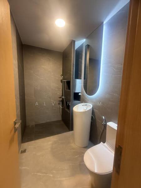 Midtown Residences, 1189 Upper Serangoon Road, 2 Bedrooms, 883 sqft, Condominium For Rent, by Alvin Lim, 500245843 - Bathroom - PropertyGuru.com.sg