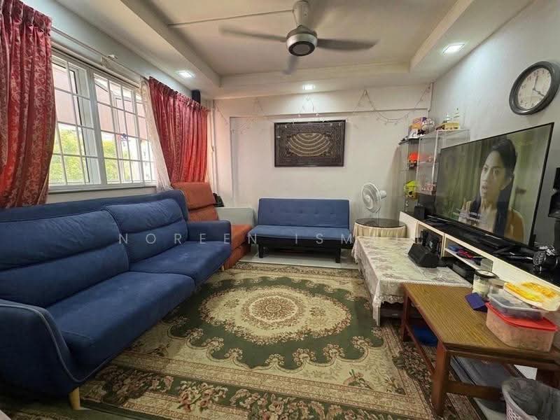 449 Jurong West Street 42, 449 Jurong West Street 42, Boon Lay / Jurong / Tuas, 3 Bedrooms, 1,108 sqft, HDB Flat For Sale, by Noreen Ismail, 500245860 - Living Room - PropertyGuru.com.sg