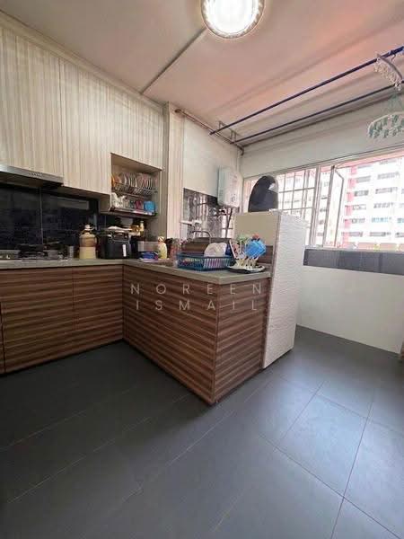 449 Jurong West Street 42, 449 Jurong West Street 42, Boon Lay / Jurong / Tuas, 3 Bedrooms, 1,108 sqft, HDB Flat For Sale, by Noreen Ismail, 500245860 - Kitchen - PropertyGuru.com.sg