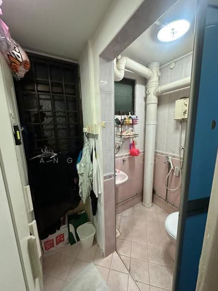 48 Circuit Road, 48 Circuit Road, 3 Bedrooms, 1,292 sqft, HDB Flat For Sale, by Angelin Loh, 500245861 - Bathroom - PropertyGuru.com.sg