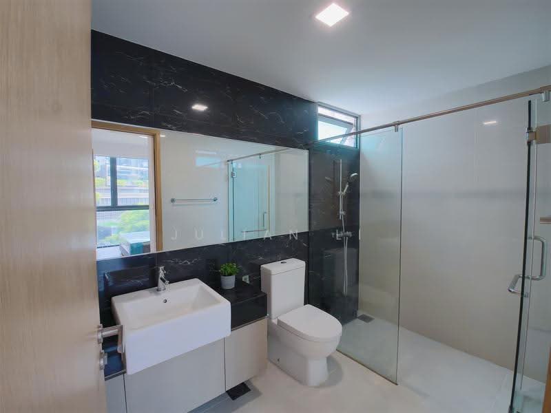Esparina Residences, 113 Compassvale Bow, Hougang / Punggol / Sengkang, 2 Bedrooms, 829 sqft, Condominium For Rent, by Julian Li, 500245909 - Bathroom - PropertyGuru.com.sg