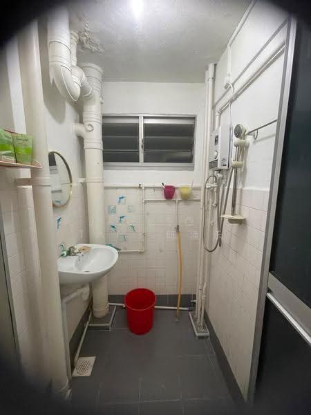 2 Lorong Lew Lian, 2 Lorong Lew Lian, Room Rental, 161 sqft, HDB Flat For Rent, by Jackson Tan 陈涣乐, 500245914 - Bathroom - PropertyGuru.com.sg