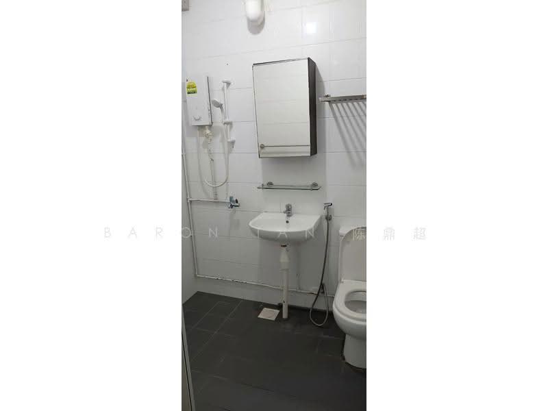 331 Woodlands Avenue 1, 331 Woodlands Avenue 1, Admiralty / Woodlands, 2 Bedrooms, 750 sqft, HDB Flat For Rent, by Baron Tan 陈鼎超, 500245925 - Bathroom - PropertyGuru.com.sg