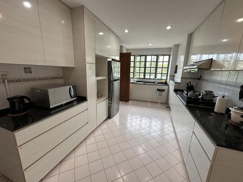 Gold Coast Condo, 360 Pasir Panjang Road, Room Rental, 120 sqft, Condominium For Rent, by Francis Lee, 500245929 - Kitchen - PropertyGuru.com.sg
