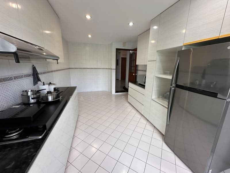 Gold Coast Condo, 360 Pasir Panjang Road, Room Rental, 120 sqft, Condominium For Rent, by Francis Lee, 500245929 - Kitchen - PropertyGuru.com.sg