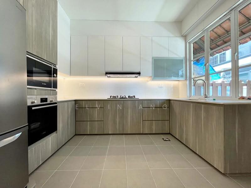 5 Bedroom Cluster House @ Upper East Coast Rd, Jalan Haji Salam, Bedok / Upper East Coast, 5 Bedrooms, 2,550 sqft, Cluster House For Rent, by Elvin Ang, 500245942 - Kitchen - PropertyGuru.com.sg