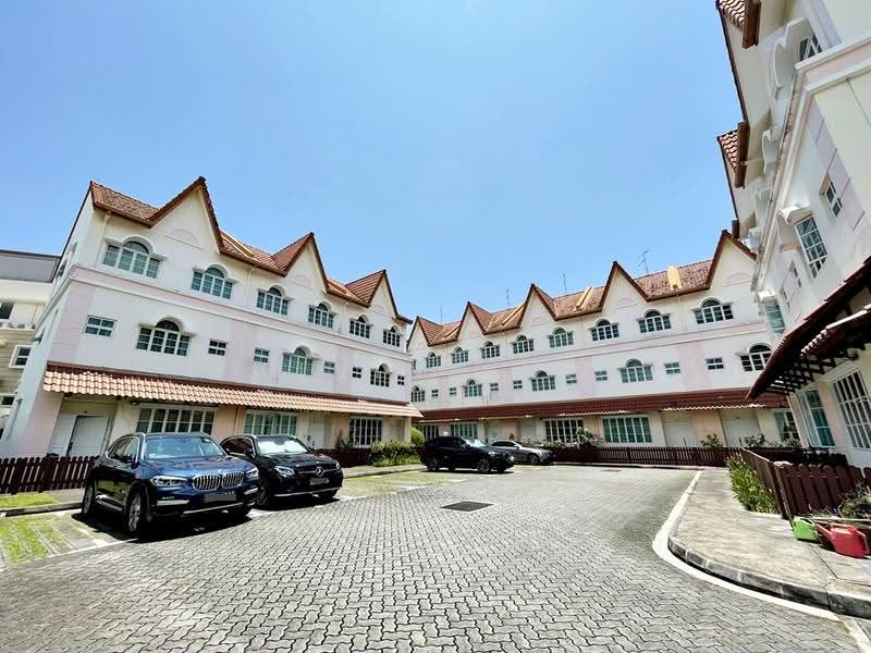 5 Bedroom Cluster House @ Upper East Coast Rd, Jalan Haji Salam, Bedok / Upper East Coast, 5 Bedrooms, 2,550 sqft, Cluster House For Rent, by Elvin Ang, 500245942 - Exterior - PropertyGuru.com.sg