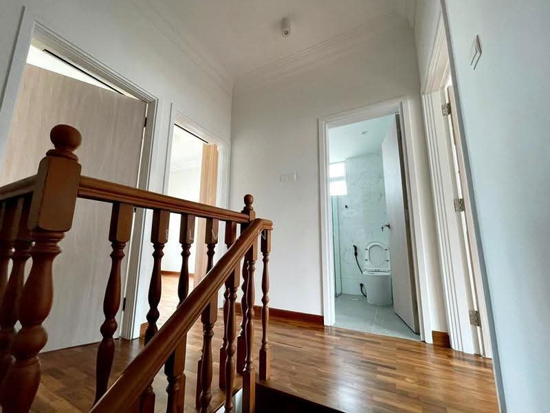 5 Bedroom Cluster House @ Upper East Coast Rd, Jalan Haji Salam, Bedok / Upper East Coast, 5 Bedrooms, 2,550 sqft, Cluster House For Rent, by Elvin Ang, 500245942 - Corridor - PropertyGuru.com.sg