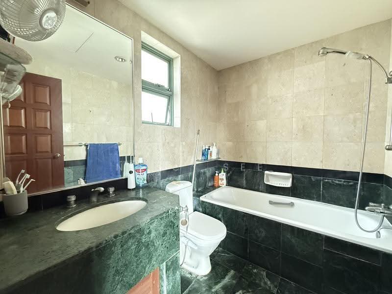 Merawoods, , 2 Bedrooms, 1,076 sqft, Condominium For Sale, by Nancy See, 500245949 - Bathroom - PropertyGuru.com.sg