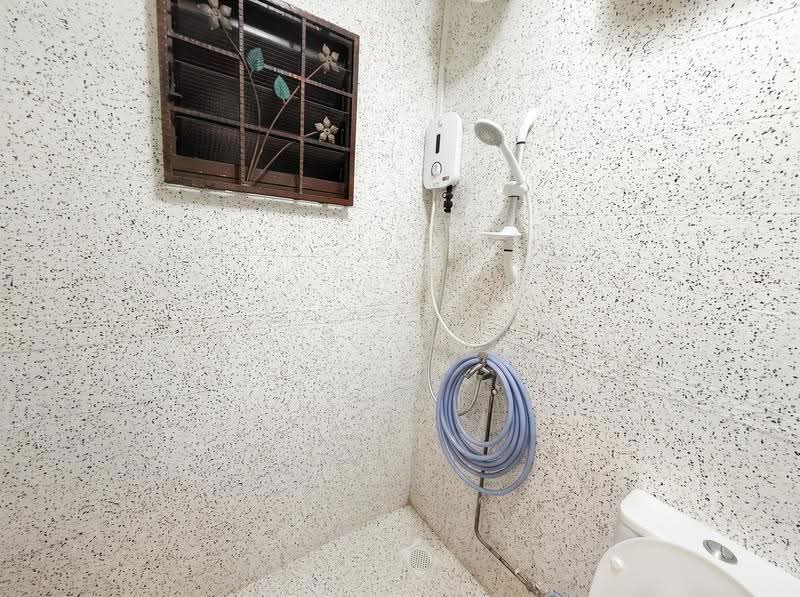 650A Jurong West Street 61, 650A Jurong West Street 61, 2 Bedrooms, 1,194 sqft, HDB Flat For Rent, by Jovan Khoo, 500245968 - Bathroom - PropertyGuru.com.sg