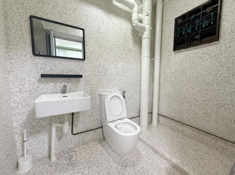 650A Jurong West Street 61, 650A Jurong West Street 61, 2 Bedrooms, 1,194 sqft, HDB Flat For Rent, by Jovan Khoo, 500245968 - Bathroom - PropertyGuru.com.sg
