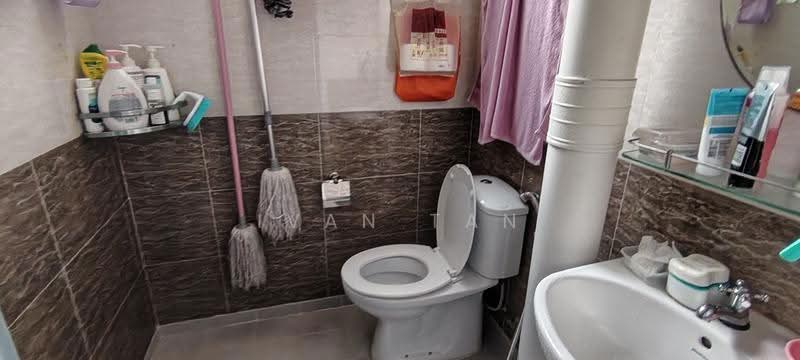 178 Ang Mo Kio Avenue 4, 178 Ang Mo Kio Avenue 4, Ang Mo Kio / Bishan / Thomson, 3 Bedrooms, 1,001 sqft, HDB Flat For Sale, by Ivan Tan, 500246010 - Bathroom - PropertyGuru.com.sg