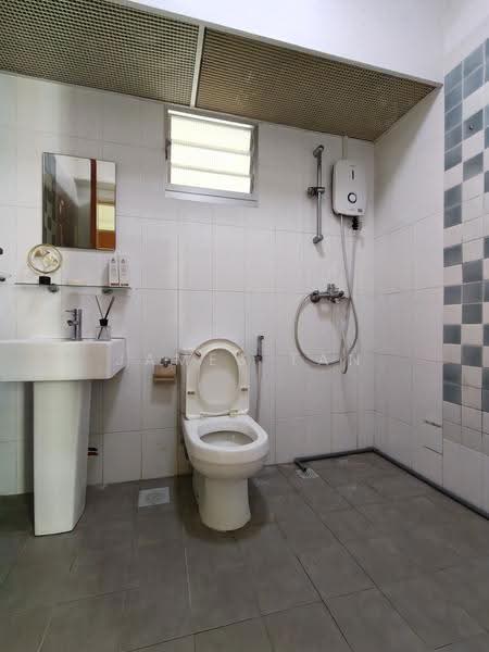 440A Fernvale Link, 440A Fernvale Link, Seletar / Yio Chu Kang, 3 Bedrooms, 990 sqft, HDB Flat For Sale, by James Tan, 500246076 - Bathroom - PropertyGuru.com.sg