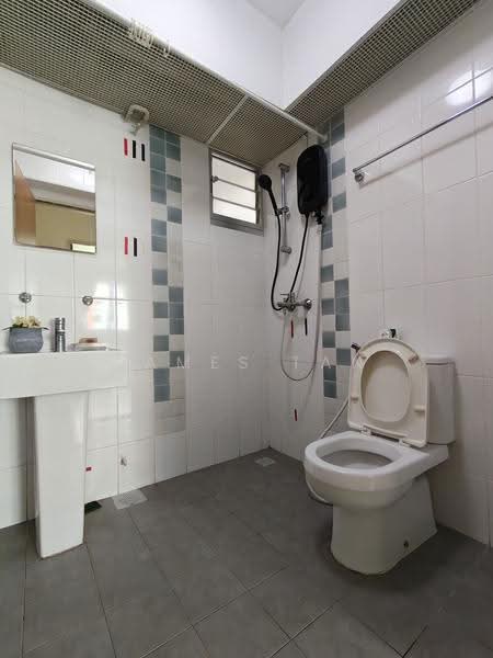 440A Fernvale Link, 440A Fernvale Link, Seletar / Yio Chu Kang, 3 Bedrooms, 990 sqft, HDB Flat For Sale, by James Tan, 500246076 - Bathroom - PropertyGuru.com.sg