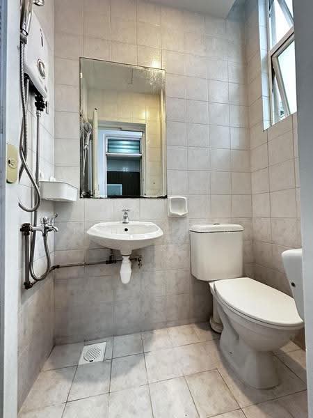 Margate Point, 2 Margate Road, East Coast / Marine Parade, Room Rental, 180 sqft, Apartment For Rent, by Kyne Chan, 500246120 - Bathroom - PropertyGuru.com.sg