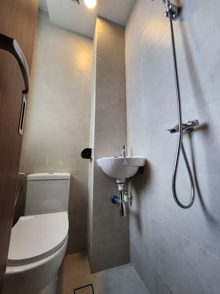 35 Gilstead, 35 Gilstead Road, Newton / Novena, Room Rental, 130 sqft, Apartment For Rent, by Tay Shaoqi, 500246124 - Yard Bathroom - PropertyGuru.com.sg