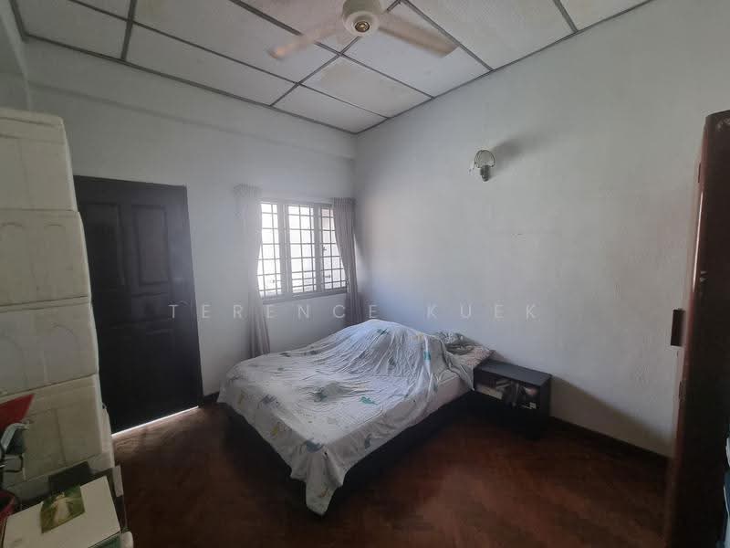 Karikal lane, Karikal lane, East Coast / Marine Parade, 4 Bedrooms, 2,000 sqft, Terraced House For Sale, by Terence Kuek, 500246133 - Bedroom - PropertyGuru.com.sg