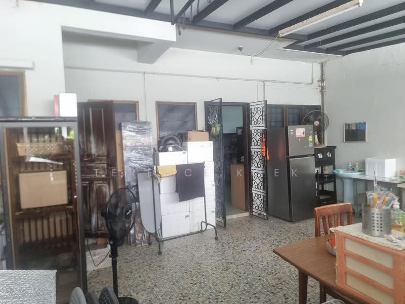 Karikal lane, Karikal lane, East Coast / Marine Parade, 4 Bedrooms, 2,000 sqft, Terraced House For Sale, by Terence Kuek, 500246133 - Kitchen - PropertyGuru.com.sg