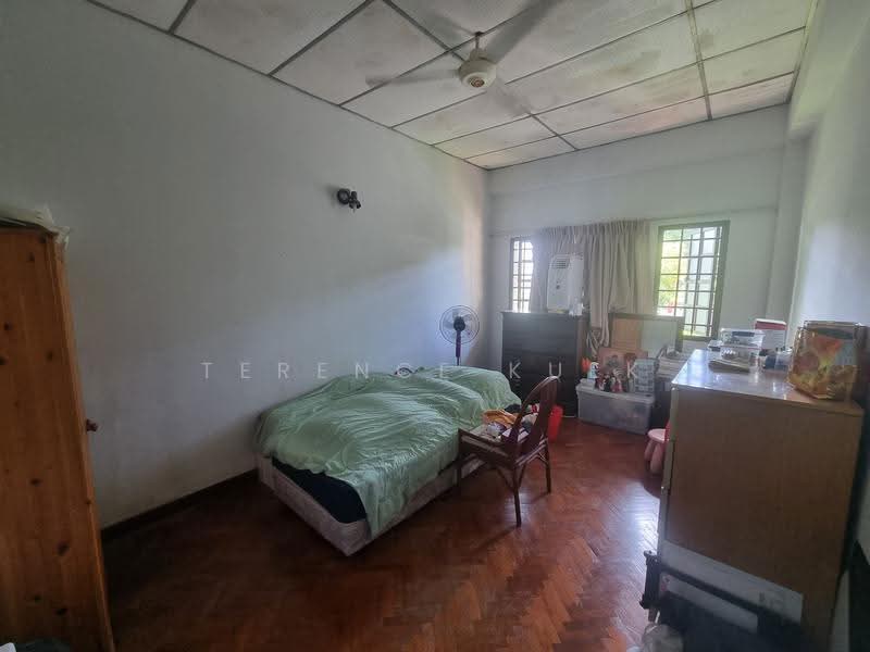 Karikal lane, Karikal lane, East Coast / Marine Parade, 4 Bedrooms, 2,000 sqft, Terraced House For Sale, by Terence Kuek, 500246133 - Bedroom - PropertyGuru.com.sg