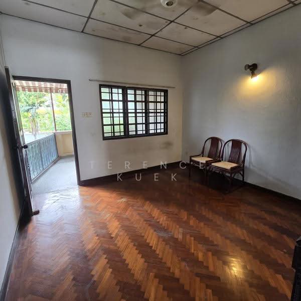 Karikal lane, Karikal lane, East Coast / Marine Parade, 4 Bedrooms, 2,000 sqft, Terraced House For Sale, by Terence Kuek, 500246133 - Balcony - PropertyGuru.com.sg