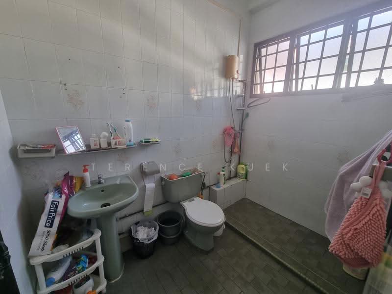 Karikal lane, Karikal lane, East Coast / Marine Parade, 4 Bedrooms, 2,000 sqft, Terraced House For Sale, by Terence Kuek, 500246133 - Bathroom - PropertyGuru.com.sg