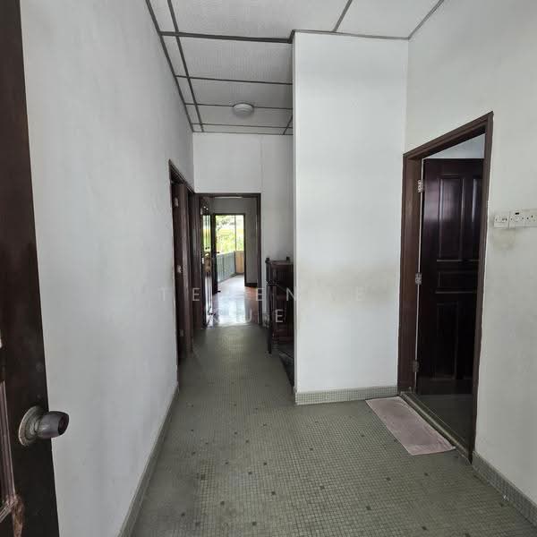 Karikal lane, Karikal lane, East Coast / Marine Parade, 4 Bedrooms, 2,000 sqft, Terraced House For Sale, by Terence Kuek, 500246133 - Corridor - PropertyGuru.com.sg
